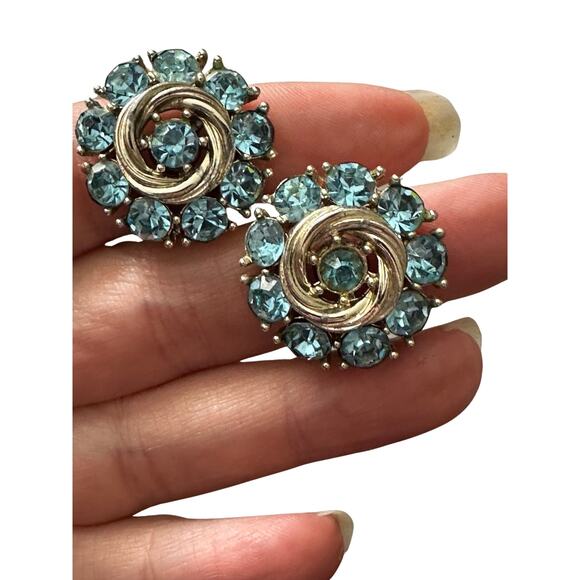 Vintage Lisner Blue Rhinestone Clip On Earrings - Picture 4 of 5